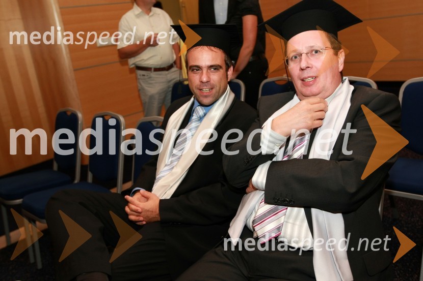 Diplomanti VSŠ Academia15. obletnica poslovnega sistema Academia in svečana podelitev diplom Višje strokovne šole Academia