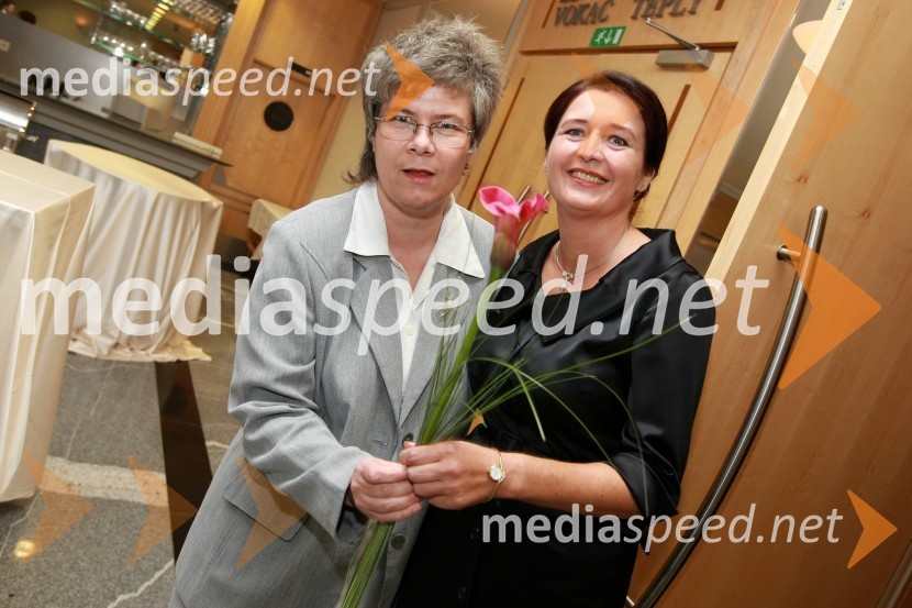 Mag. Mirjana Ivanuša-Bezjak, ravnateljica VSŠ Academia in mag. Majda Kralj, direktorica poslovnega sistema Academia15. obletnica poslovnega sistema Academia in svečana podelitev diplom Višje strokovne šole Academia