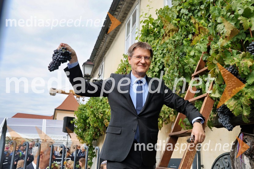 prof. dr. Zdravko Kačič, rektor Univerze v MariboruSvečana trgatev najstarejše trte 2025 in razglasitev vinske kraljice