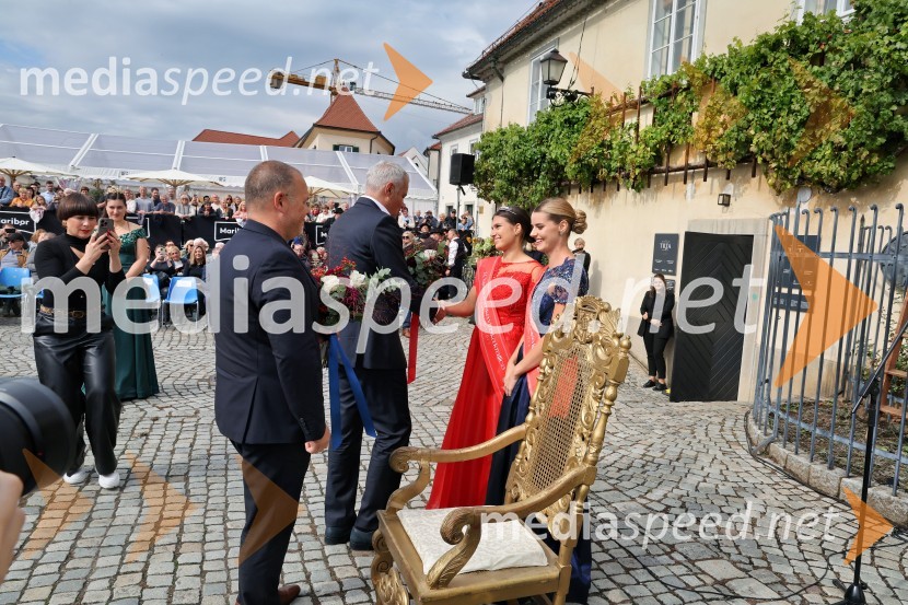 Svečana trgatev najstarejše trte 2025 in razglasitev vinske kraljice