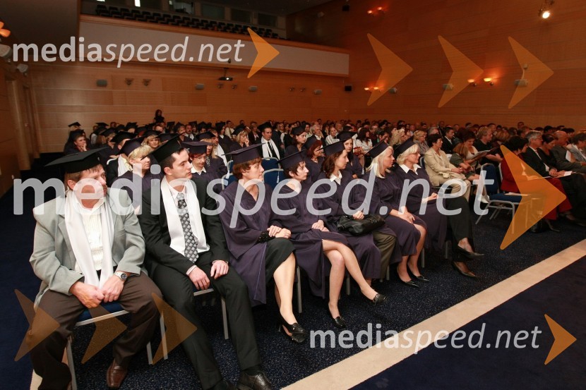 Diplomanti VSŠ Academia in gosti15. obletnica poslovnega sistema Academia in svečana podelitev diplom Višje strokovne šole Academia