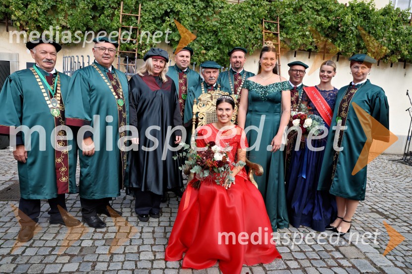 Svečana trgatev najstarejše trte 2025 in razglasitev vinske kraljice