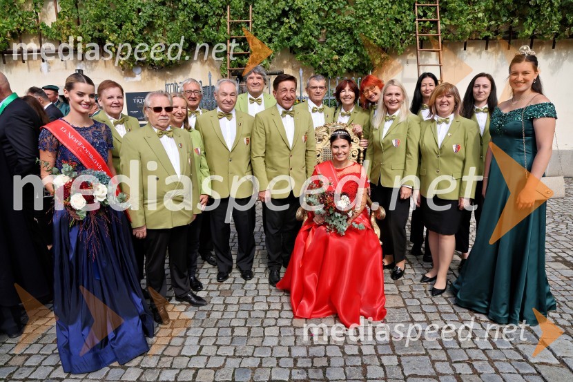  Maruša Mukenauer, Vina Mukenauer, Mariborska vinska kraljica 2023 - 2025;  Natalija Ploj, Mariborska vinska kraljica 2025;  Nina  Polanec, 28. Vinska kraljica Slovenije 2025Svečana trgatev najstarejše trte 2025 in razglasitev vinske kraljice