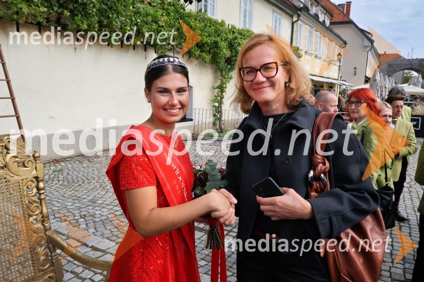  Natalija Ploj, Mariborska vinska kraljica 2025;  Simona Hauptman, KGZS MariborSvečana trgatev najstarejše trte 2025 in razglasitev vinske kraljice