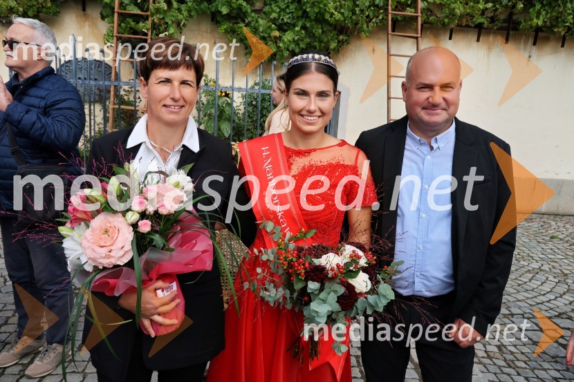  ... ;  Natalija Ploj, Mariborska vinska kraljica 2025;  ... Svečana trgatev najstarejše trte 2025 in razglasitev vinske kraljice