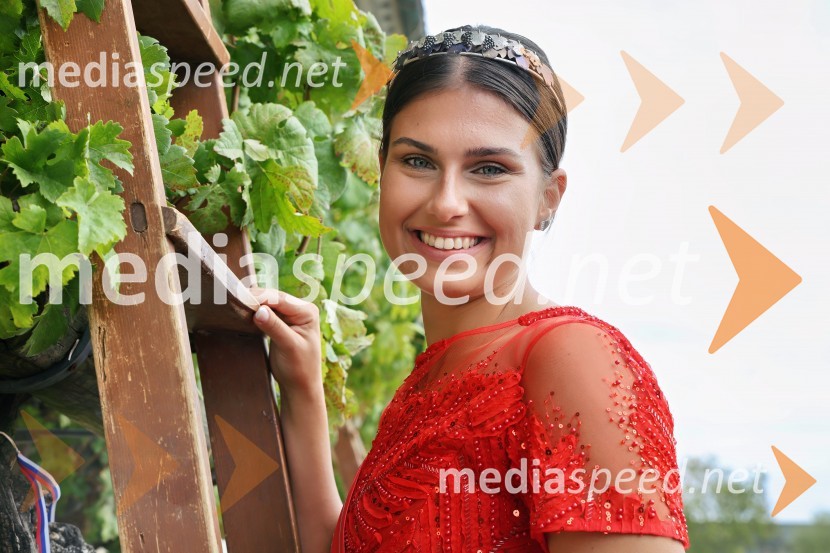  Natalija Ploj, Mariborska vinska kraljica 2025Svečana trgatev najstarejše trte 2025 in razglasitev vinske kraljice