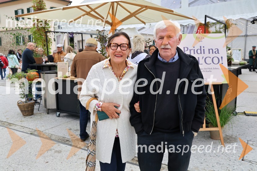  Dunja Bezjak;  Branko Bezjak, nekdanji direktor, SwatySvečana trgatev najstarejše trte 2025 in razglasitev vinske kraljice