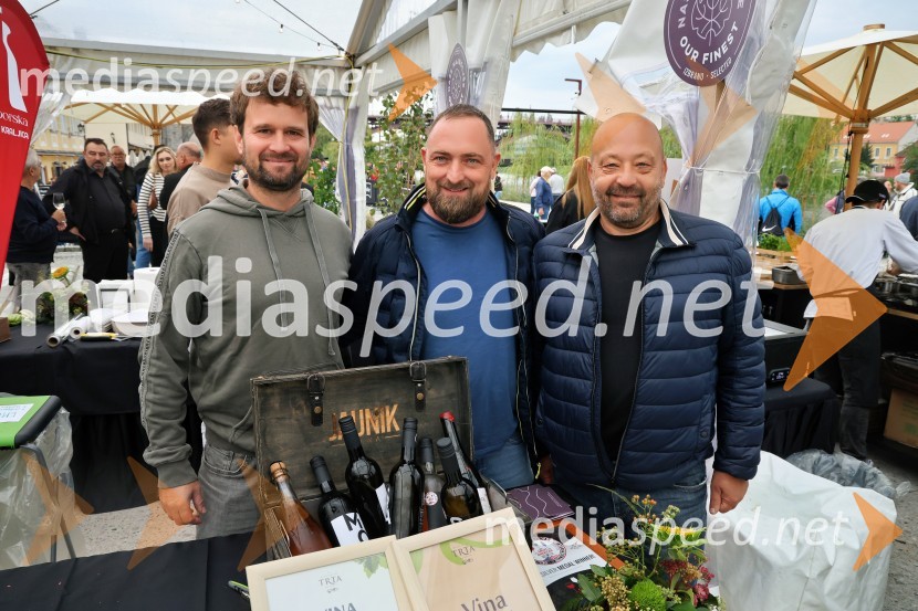  Domen Jaunik, Vina Jaunik;  Franci Žgur, Deliz vinoteka in delikatesa;  Boštjan Protner, vinar, Hiša Joannes ProtnerSvečana trgatev najstarejše trte 2025 in razglasitev vinske kraljice