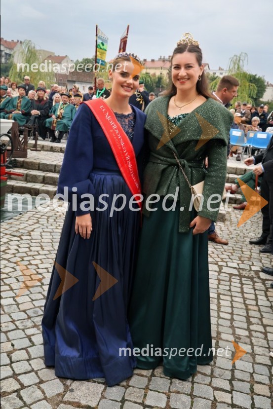  Maruša Mukenauer, Vina Mukenauer, Mariborska vinska kraljica 2023 - 2025;  Nina  Polanec, 28. Vinska kraljica Slovenije 2025Svečana trgatev najstarejše trte 2025 in razglasitev vinske kraljice