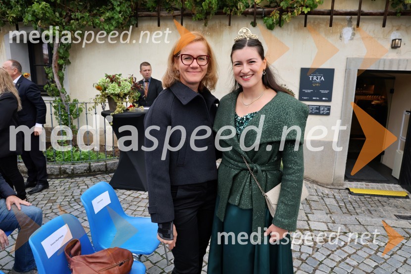  Simona Hauptman, KGZS Maribor;  Nina  Polanec, 28. Vinska kraljica Slovenije 2025Svečana trgatev najstarejše trte 2025 in razglasitev vinske kraljice