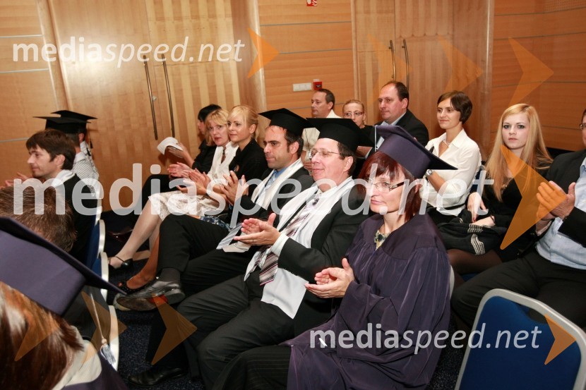 Diplomanti VSŠ Academia in gosti15. obletnica poslovnega sistema Academia in svečana podelitev diplom Višje strokovne šole Academia