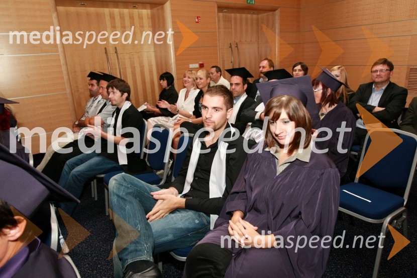 Diplomanti VSŠ Academia in gosti15. obletnica poslovnega sistema Academia in svečana podelitev diplom Višje strokovne šole Academia