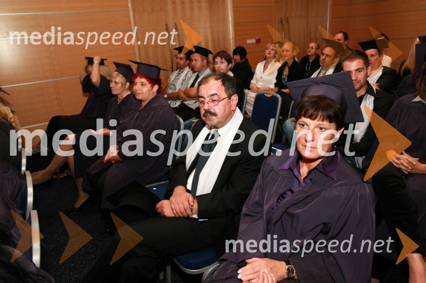 Diplomanti VSŠ Academia in gosti15. obletnica poslovnega sistema Academia in svečana podelitev diplom Višje strokovne šole Academia