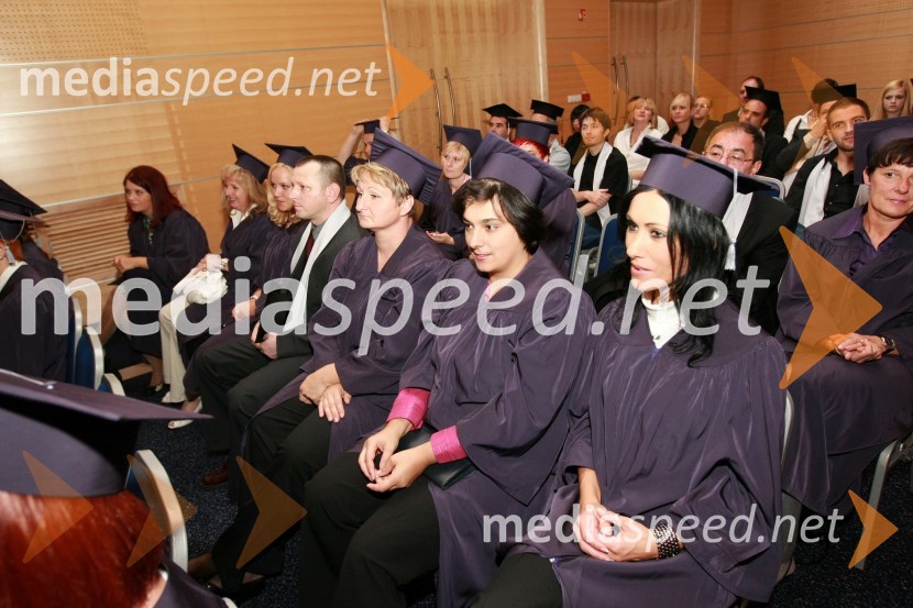 Diplomanti VSŠ Academia in gosti15. obletnica poslovnega sistema Academia in svečana podelitev diplom Višje strokovne šole Academia