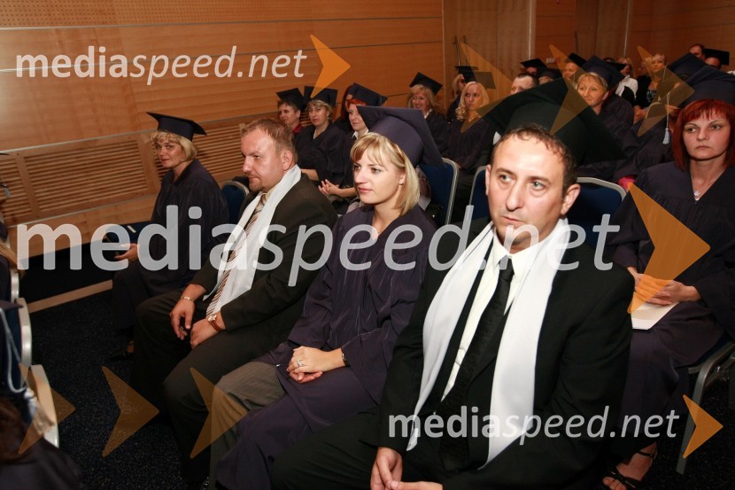 Diplomanti VSŠ Academia in gosti15. obletnica poslovnega sistema Academia in svečana podelitev diplom Višje strokovne šole Academia