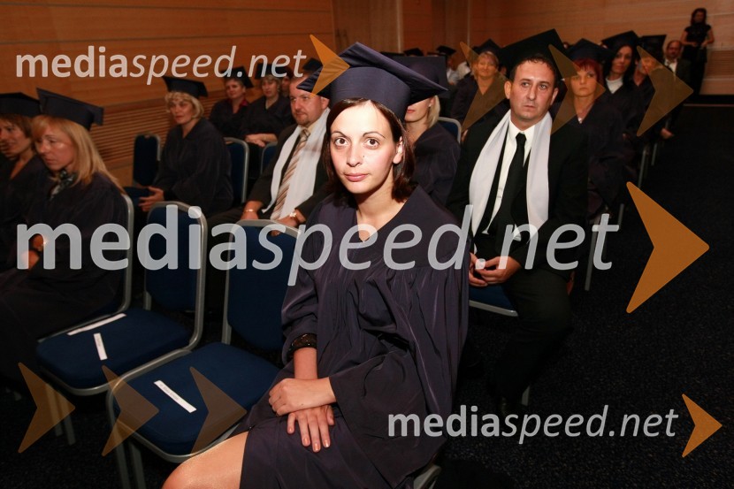 Diplomanti VSŠ Academia15. obletnica poslovnega sistema Academia in svečana podelitev diplom Višje strokovne šole Academia