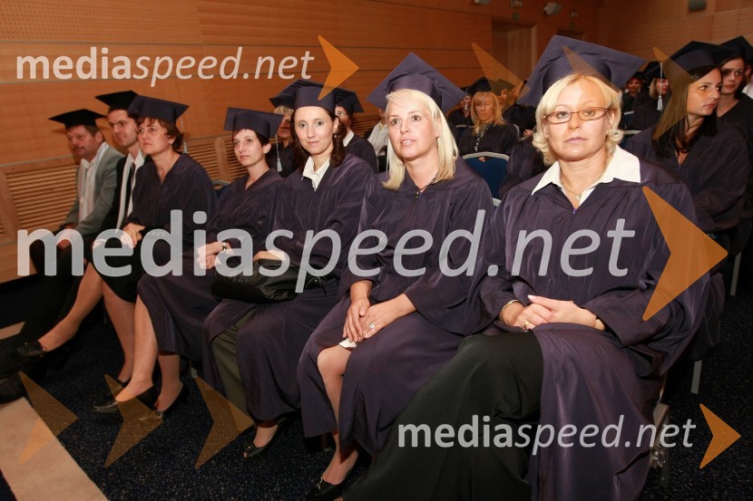 Diplomanti VSŠ Academia15. obletnica poslovnega sistema Academia in svečana podelitev diplom Višje strokovne šole Academia