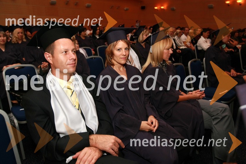 Diplomanti VSŠ Academia15. obletnica poslovnega sistema Academia in svečana podelitev diplom Višje strokovne šole Academia