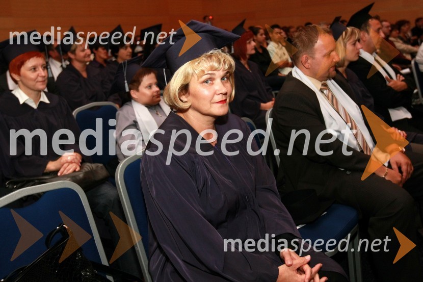 Diplomanti VSŠ Academia15. obletnica poslovnega sistema Academia in svečana podelitev diplom Višje strokovne šole Academia