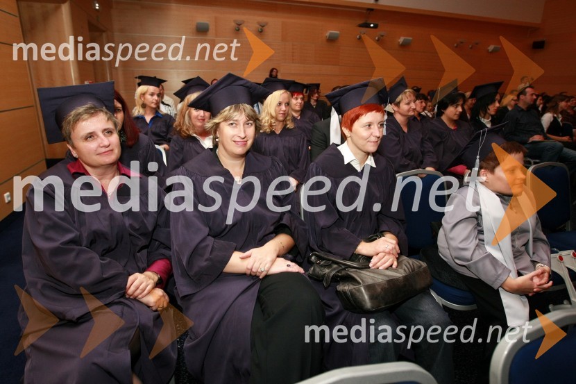 Diplomanti VSŠ Academia15. obletnica poslovnega sistema Academia in svečana podelitev diplom Višje strokovne šole Academia