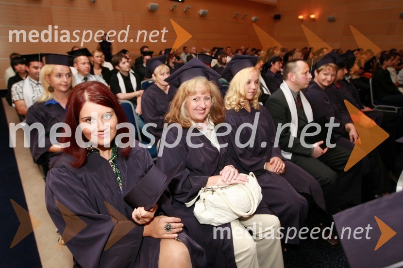 Diplomanti VSŠ Academia15. obletnica poslovnega sistema Academia in svečana podelitev diplom Višje strokovne šole Academia