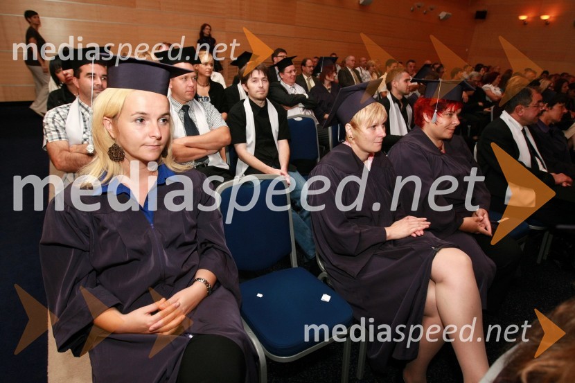 Diplomanti VSŠ Academia15. obletnica poslovnega sistema Academia in svečana podelitev diplom Višje strokovne šole Academia