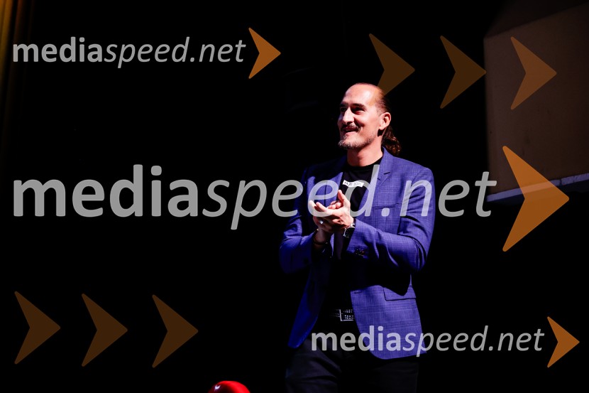  Vid  Valič, stand-up komik, voditeljPenziči, medijska premiera predstave Vida Valiča