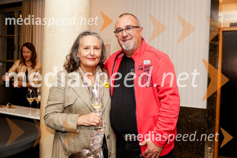  Amanda Mlakar, pisateljica;  Boštjan Meglič - PeškaPenziči, medijska premiera predstave Vida Valiča