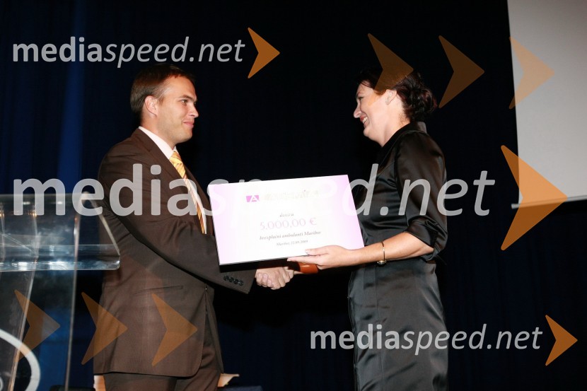 Darko Bračun, generalni tajnik Karitasa in mag. Majda Kralj, direktorica poslovnega sistema Academia15. obletnica poslovnega sistema Academia in svečana podelitev diplom Višje strokovne šole Academia