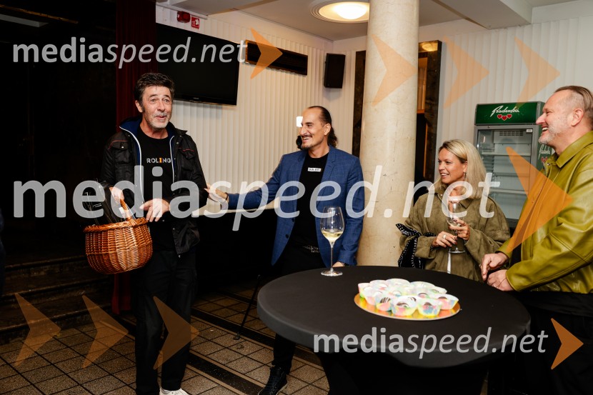  Franci Kek, slovenski režiser, producent, igralec, politik ;  Vid  Valič, stand-up komik, voditelj;  ... Penziči, medijska premiera predstave Vida Valiča