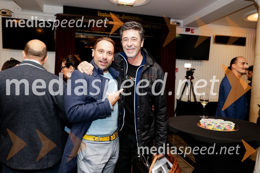  Rok Kunaver, igralec;  Franci Kek, slovenski režiser, producent, igralec, politik ;  Vid  Valič, stand-up komik, voditeljPenziči, medijska premiera predstave Vida Valiča