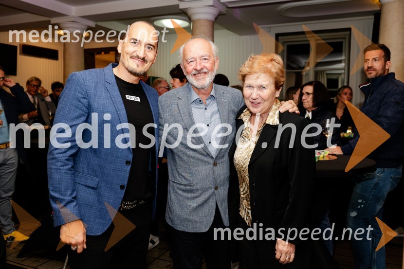  Vid  Valič, stand-up komik, voditelj;  ... ;  ... Penziči, medijska premiera predstave Vida Valiča