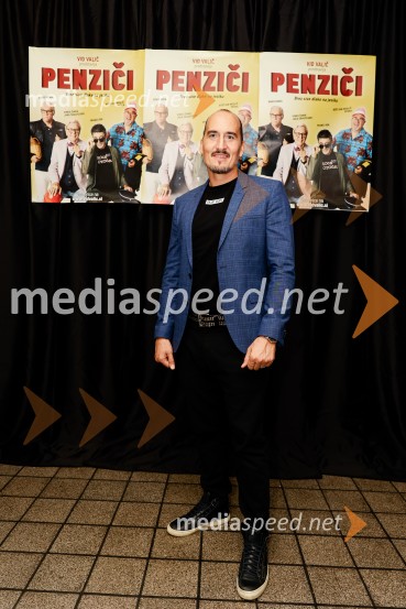  Vid  Valič, stand-up komik, voditeljPenziči, medijska premiera predstave Vida Valiča