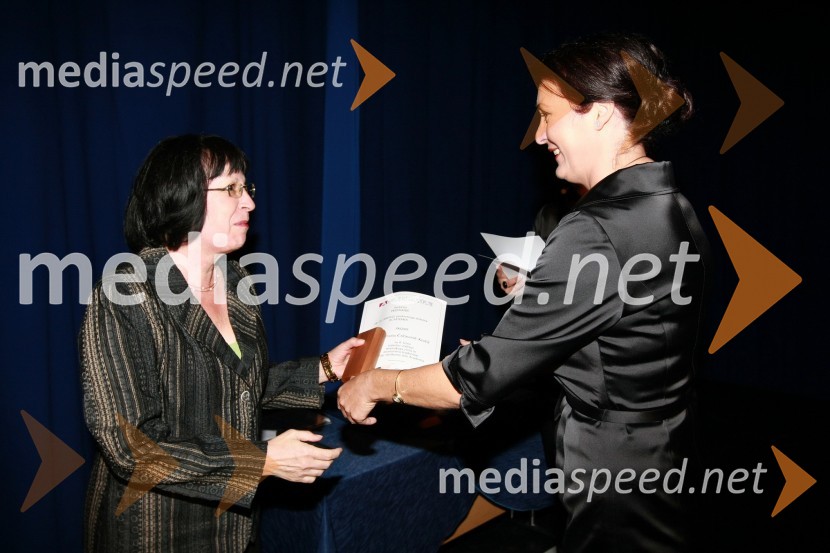 Dr. Vlasta Črčinovič-Krofič, predsednica strateškega sveta VSŠ Academia in mag. Majda Kralj, direktorica poslovnega sistema Academia15. obletnica poslovnega sistema Academia in svečana podelitev diplom Višje strokovne šole Academia