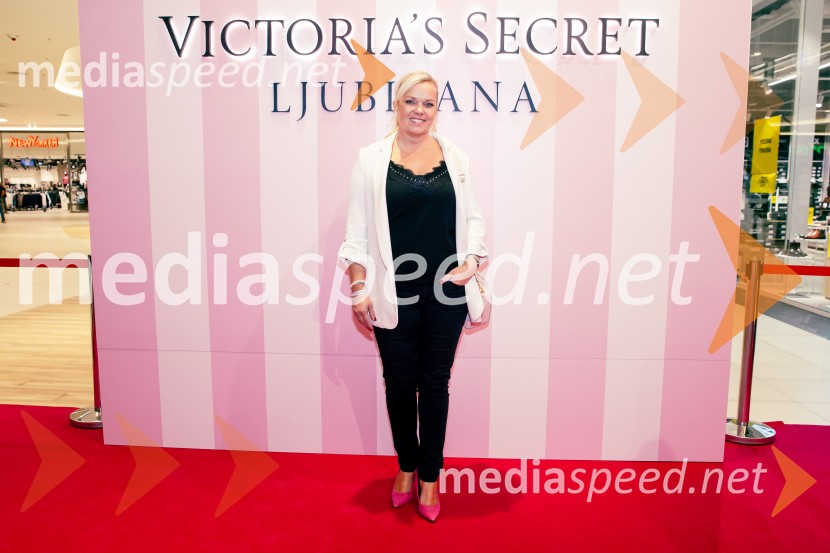  Špela Močnik, TV voditeljicaVictoria's Secret odprla svojo prvo trgovino v Sloveniji