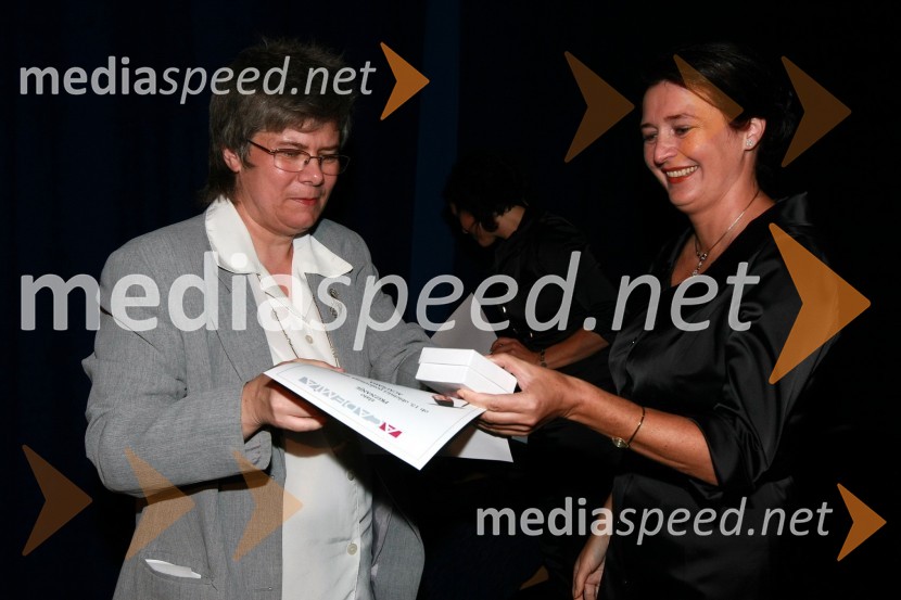 Mag. Mirjana Ivanuša-Bezjak, ravnateljica VSŠ Academia in mag. Majda Kralj, direktorica poslovnega sistema Academia15. obletnica poslovnega sistema Academia in svečana podelitev diplom Višje strokovne šole Academia