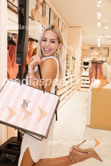  Hana Klaut, Miss Universe Slovenije 2025Victoria's Secret odprla svojo prvo trgovino v Sloveniji