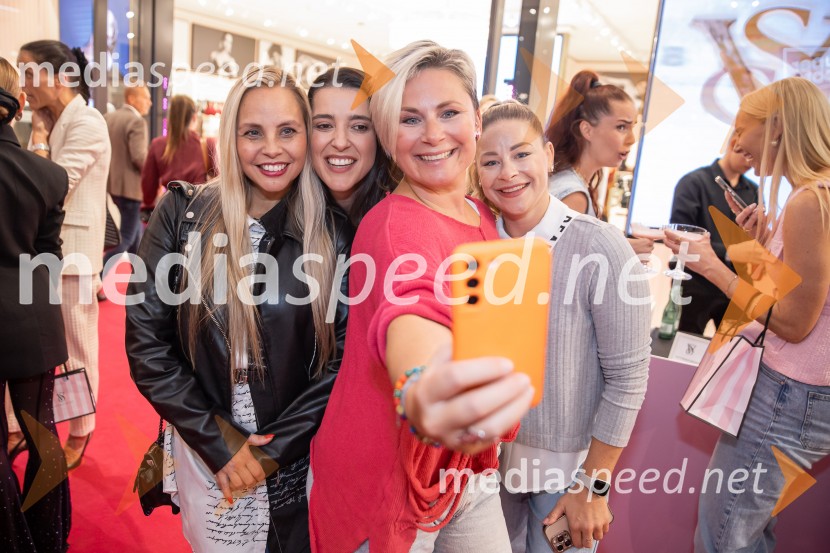  ... ;  Tinkara Fortuna, skupina Bepop;  Alenka  Husič, pevka, skupina Bepop;  Ana  Praznik, voditeljica, pevka Bepop;  Tina Trstenjak, judoistkaVictoria's Secret odprla svojo prvo trgovino v Sloveniji