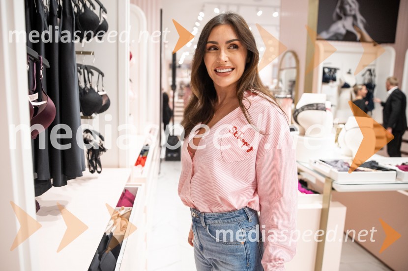  Anja Jenko, fotomodelVictoria's Secret odprla svojo prvo trgovino v Sloveniji