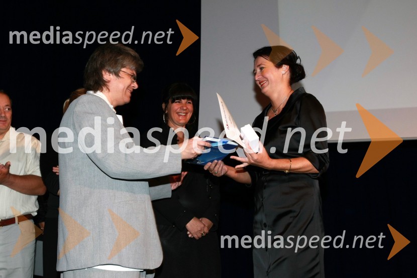 Mag. Mirjana Ivanuša-Bezjak, ravnateljica VSŠ Academia in mag. Majda Kralj, direktorica poslovnega sistema Academia15. obletnica poslovnega sistema Academia in svečana podelitev diplom Višje strokovne šole Academia