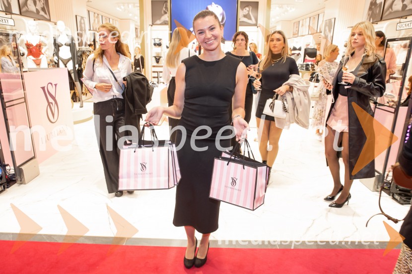  Nika Šalamon, Miss osebnosti 2023Victoria's Secret odprla svojo prvo trgovino v Sloveniji
