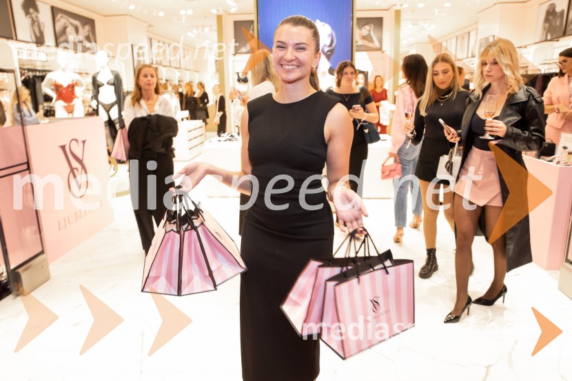  Nika Šalamon, Miss osebnosti 2023Victoria's Secret odprla svojo prvo trgovino v Sloveniji