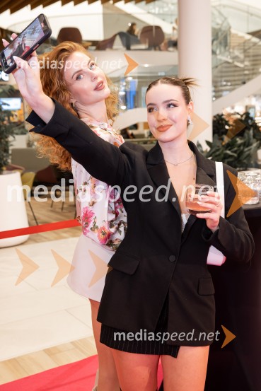  Nika Kar, influencerka in manekenka;  Jutra Zorc, manekenkaVictoria's Secret odprla svojo prvo trgovino v Sloveniji