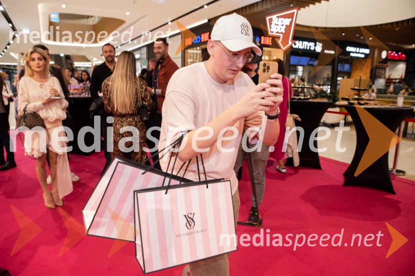 Victoria's Secret odprla svojo prvo trgovino v Sloveniji