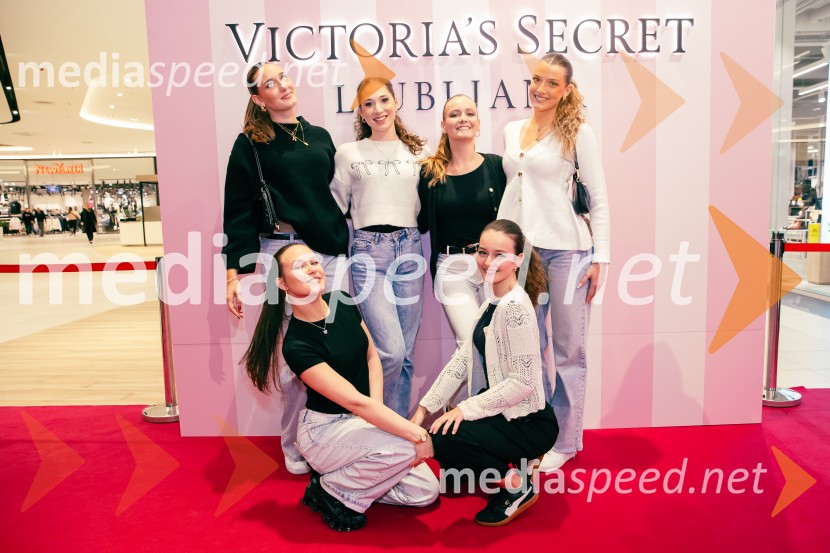  ... ;  ... ;  ... ;  ... ;  Tara RiharVictoria's Secret odprla svojo prvo trgovino v Sloveniji
