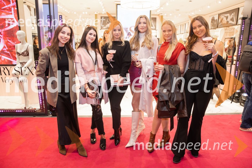   Anastasija Jović , novinarka, POP TV;  ... ;  ... ;  Kaja Kovačič, Radio Antena;  Lara Tošić, radijska voditeljicaVictoria's Secret odprla svojo prvo trgovino v Sloveniji