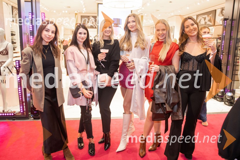  ... ;  ... ;  ... ;  ... ;  Kaja Kovačič, Radio Antena;  Lara Tošić, radijska voditeljicaVictoria's Secret odprla svojo prvo trgovino v Sloveniji