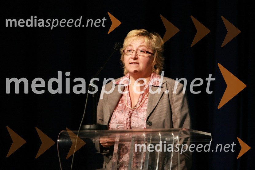 Zdenka Steblovnik, predsednica Skupnosti višjih strokovnih šol in ravnateljica Lesarske višje šole Maribor15. obletnica poslovnega sistema Academia in svečana podelitev diplom Višje strokovne šole Academia