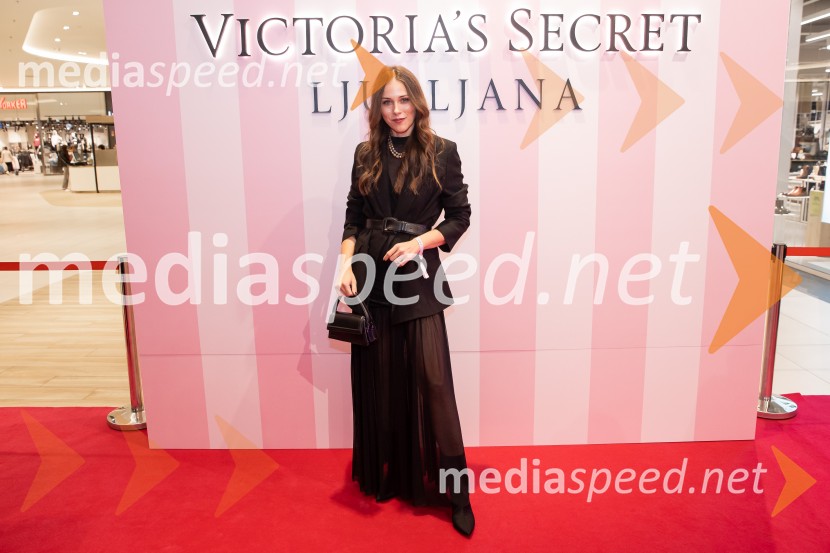  Eva Ahačevčič Pakiž, blogerka, modna novinarkaVictoria's Secret odprla svojo prvo trgovino v Sloveniji