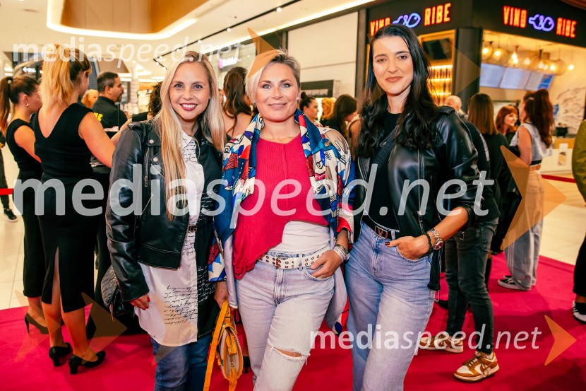  Tinkara Fortuna, skupina Bepop;  Ana  Praznik, voditeljica, pevka Bepop;  Alenka Husić, pevkaVictoria's Secret odprla svojo prvo trgovino v Sloveniji